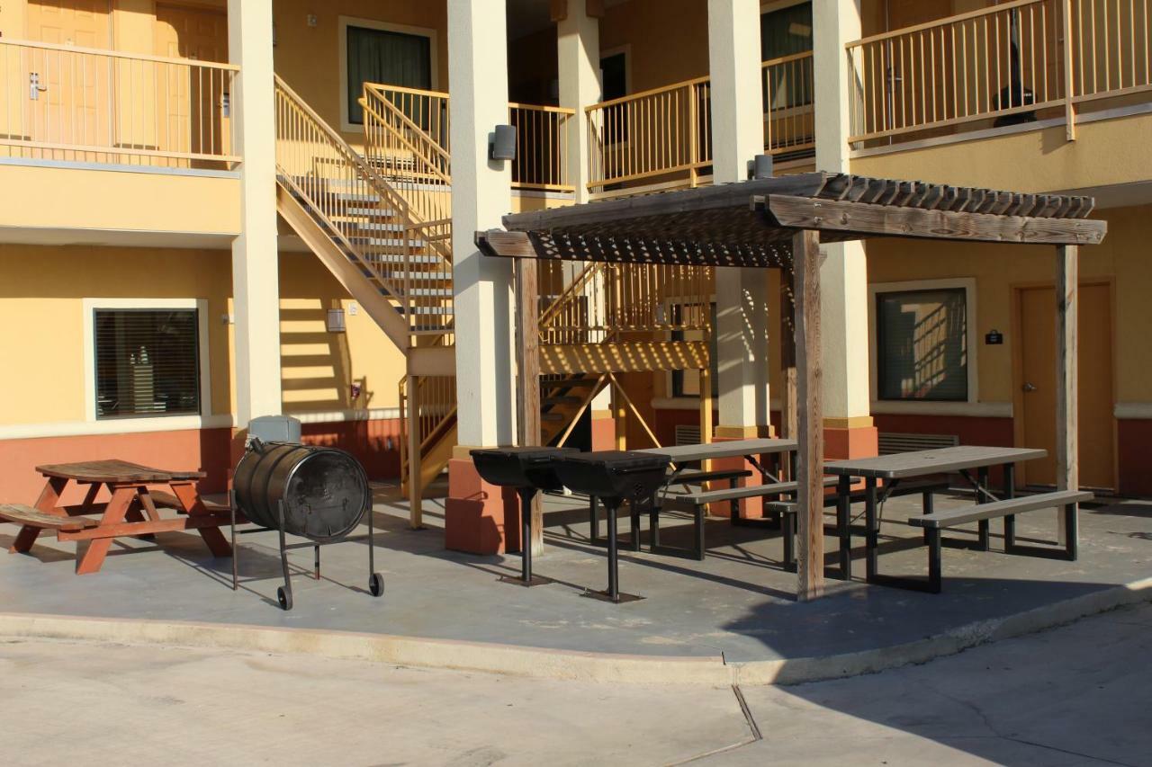 Horizon Inn & Suites Pearsall Exterior foto
